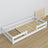 Lit bas en bois blanc – vue en biais, chambre