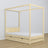 Lit à baldaquin en bois pin incolore dans la chambre d'enfant – décoration scandinave