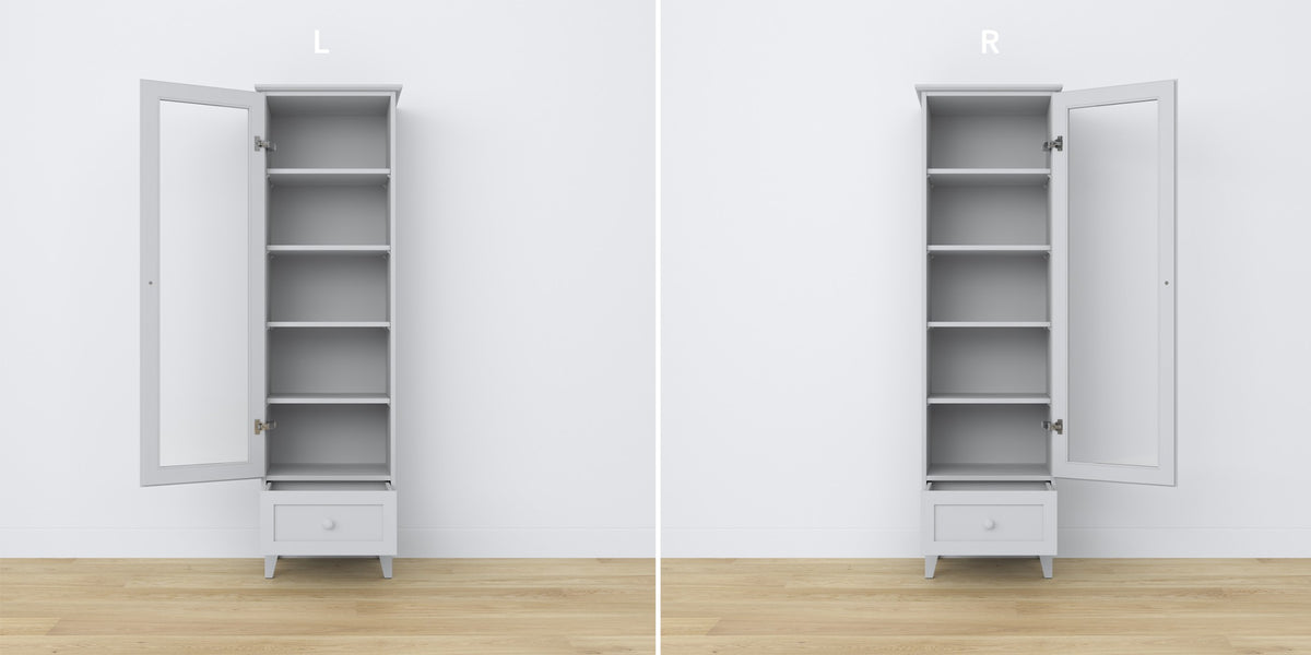 Vetrina 1S in legno grigio – porte aperte, ripiani e cassetto all'interno