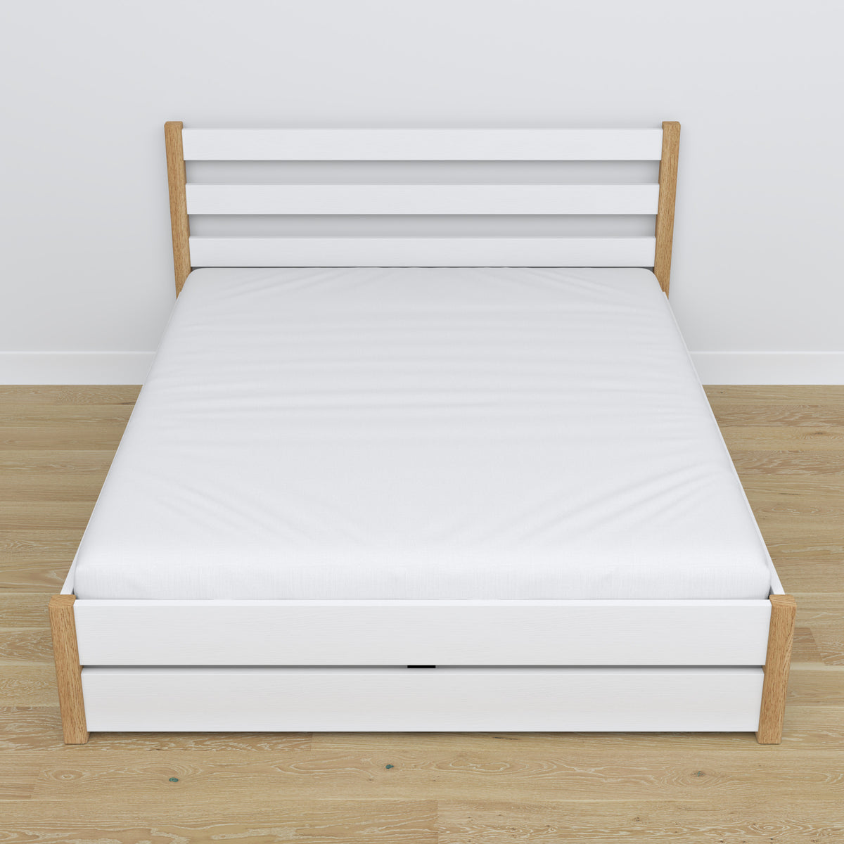Doppelbett mit Schublade aus Holz weiß mit Eiche – Schrägansicht, Scandi-Schlafzimmer